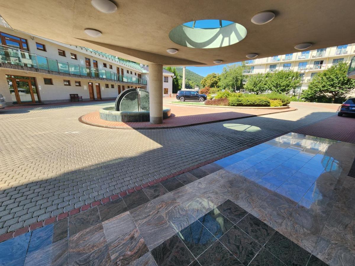 Apartamento Kristoff Plaza Trencianske Teplice Trenčín Exterior foto